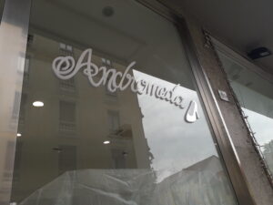 vetrofania in opalino